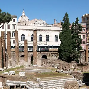 Relais Teatro Argentina לינה וארוחת בוקר